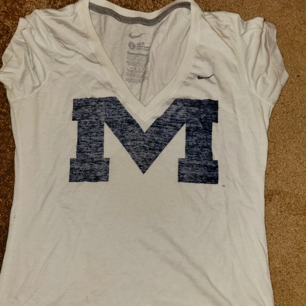 White Nike, V neck